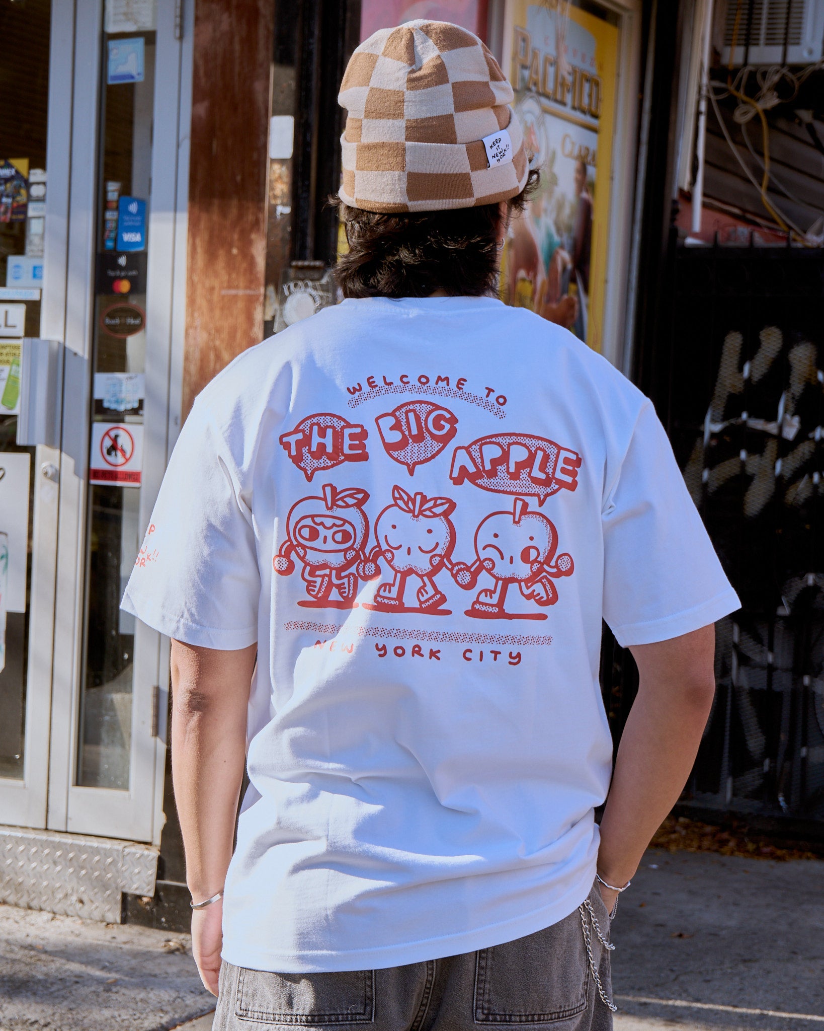 BIG APPLE: Screenprinted short sleeve t-shirt