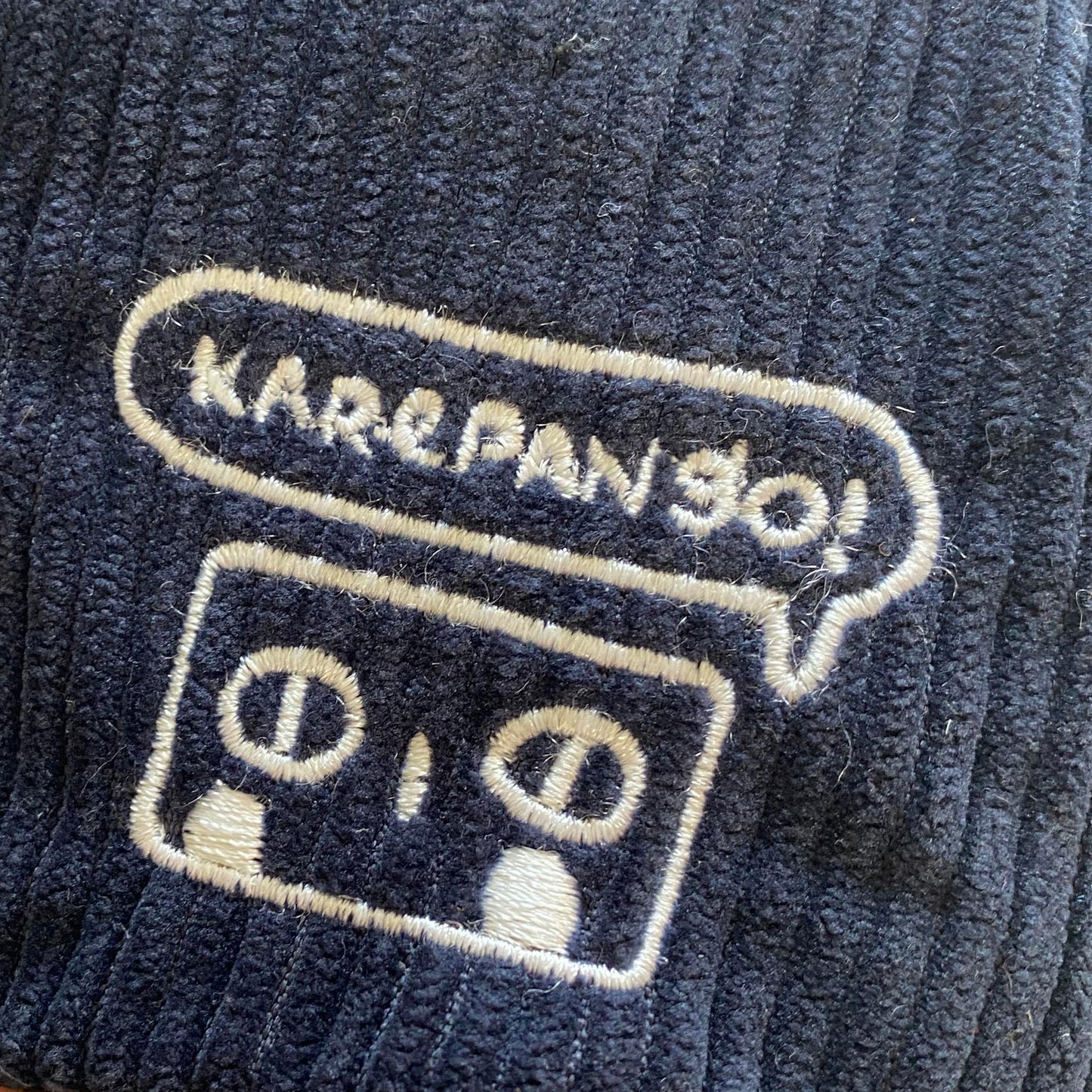 KAO: Embroidered corduroy baseball cap